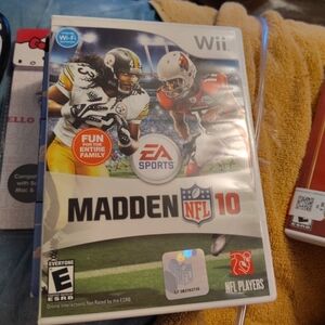 Madden NFL 10 for Wii - Black and White